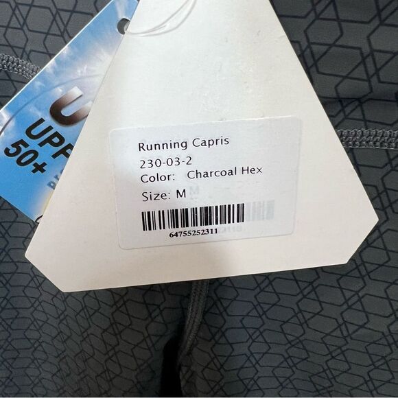 NWT BioSkin Running Capris in Charcoal Hex | Size M - Picture 6 of 11